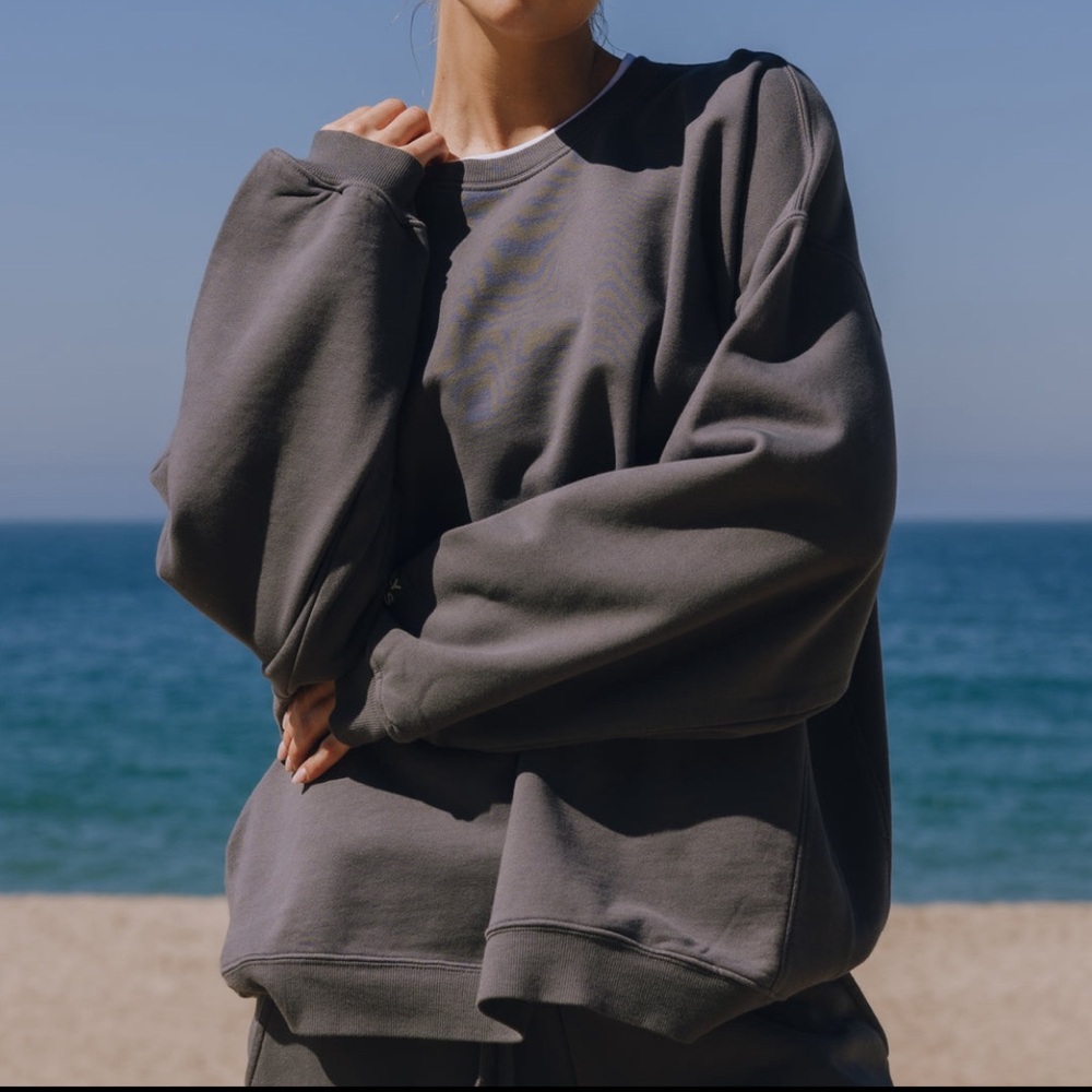 Daily Drills- Layers oversized crew vintage black xs/s